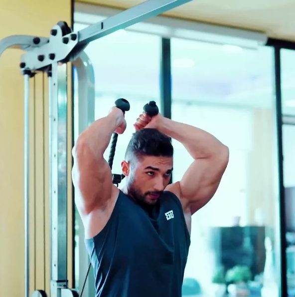 پشت بازو طناب پشت سر چیست؟