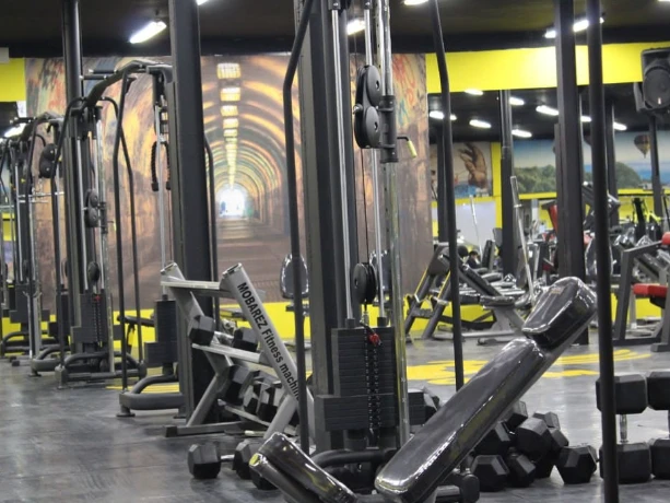 باشگاه بدنسازی آج شعبه قنات کوثر