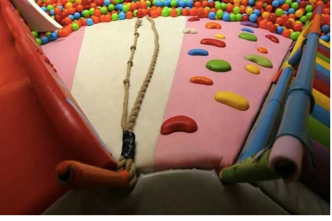 خانه سرگرمی روشن