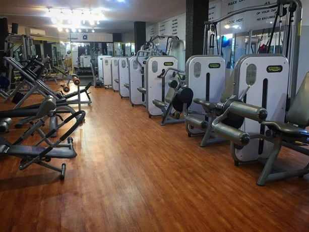 باشگاه بدنسازی تیتان