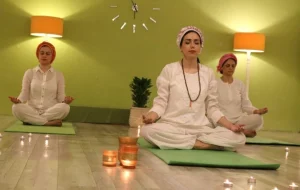 باشگاه تخصصی یوگا مهرآوران